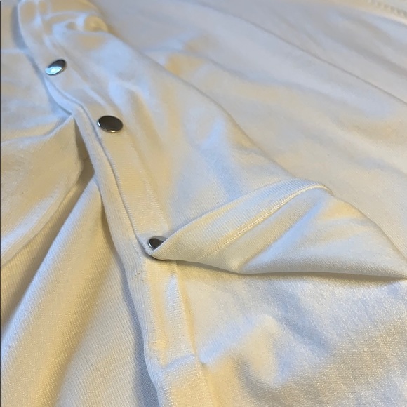 Preston & York Snap Bell Sleeve Top - Picture 4 of 7